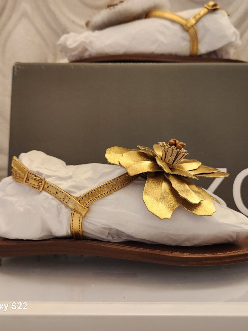 Arezzo Leather Daisy Sandals in Gold. NIB. Size 5
